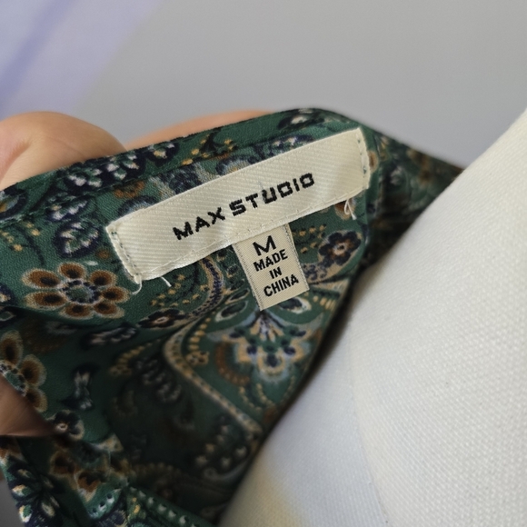 Max Studio | Medium | Green Paisley Clinched Tie Waisted Top - Picture 8 of 13